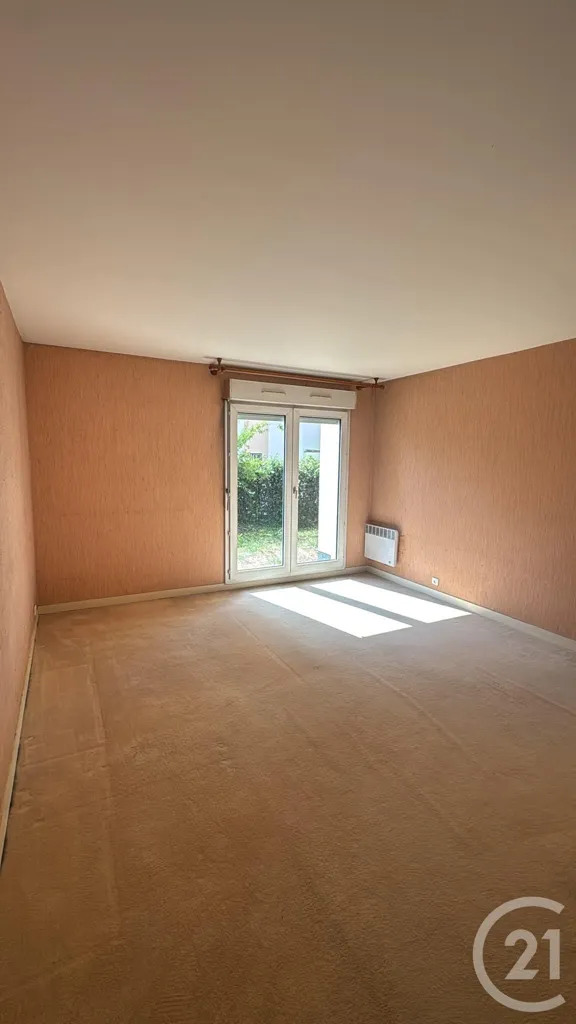 Toad - 2-Bed Apartment with Private Garden in Arpajon