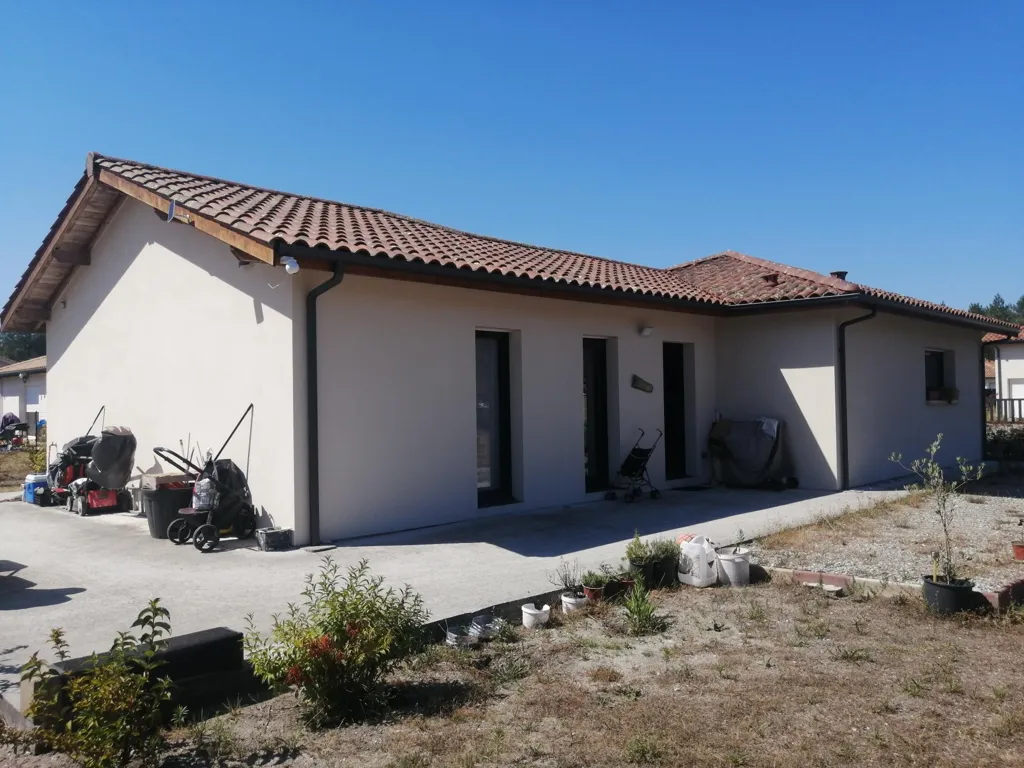 Außenansicht - Contemporary House with Garden in Luxey