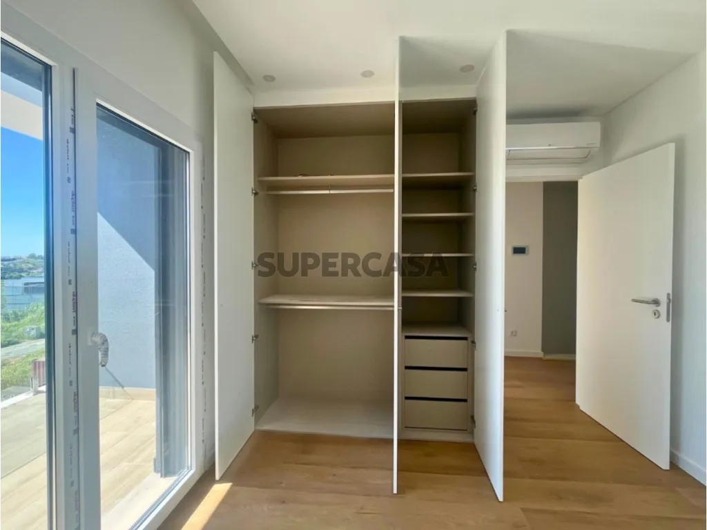 Rooms - Newly Built House with Terrace in Caparica