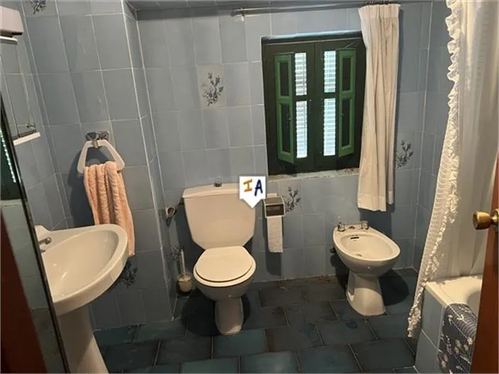 Salles de bain - Cortijo Villa with Fireplace in Rute
