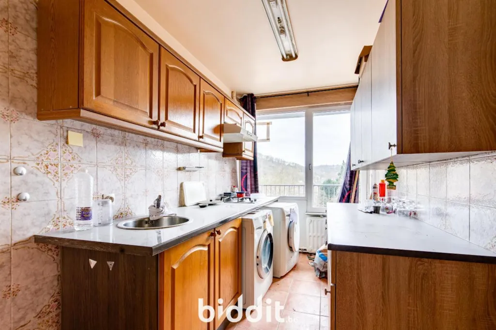 Cuisine - Appartement avec Terrasse, Proche de Toutes Commodités