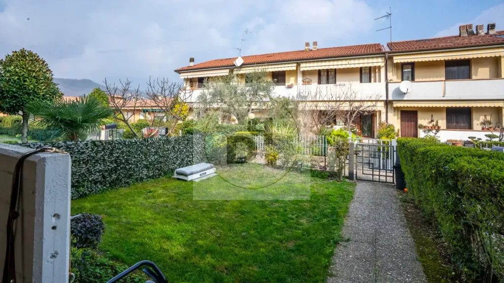 Jardin - Rear-Attached Villa with Garden in Salò