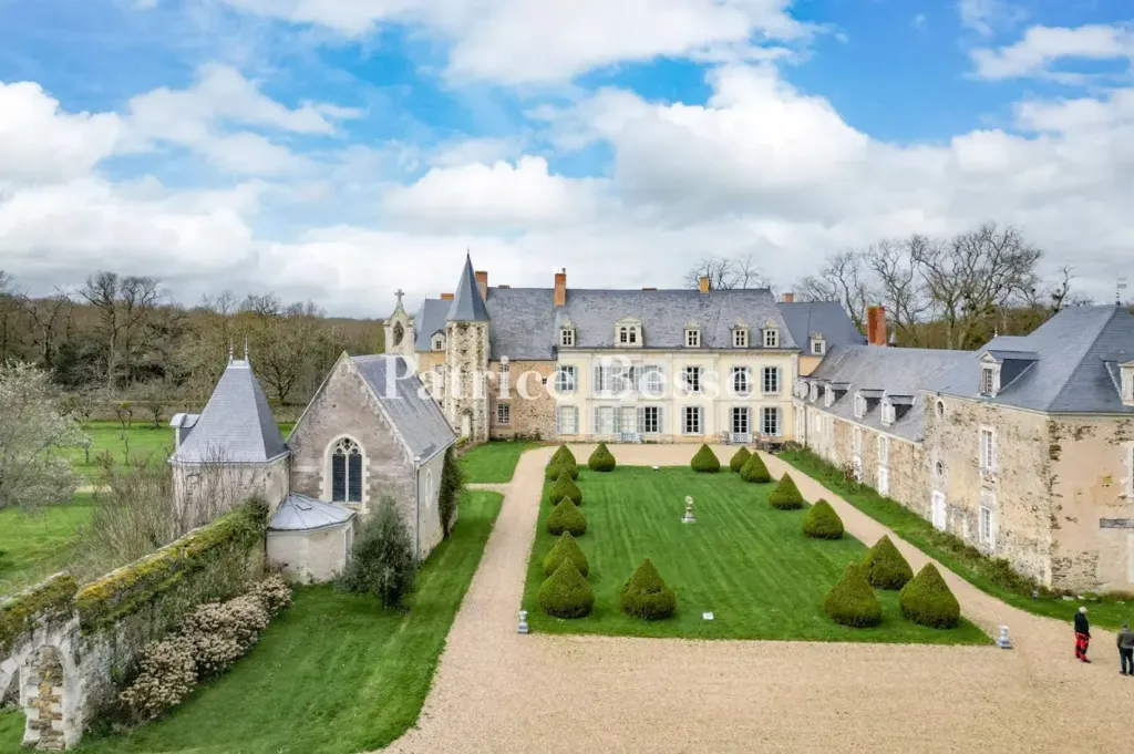 Õhuvaade - Historic Château with Chapel in Anjou