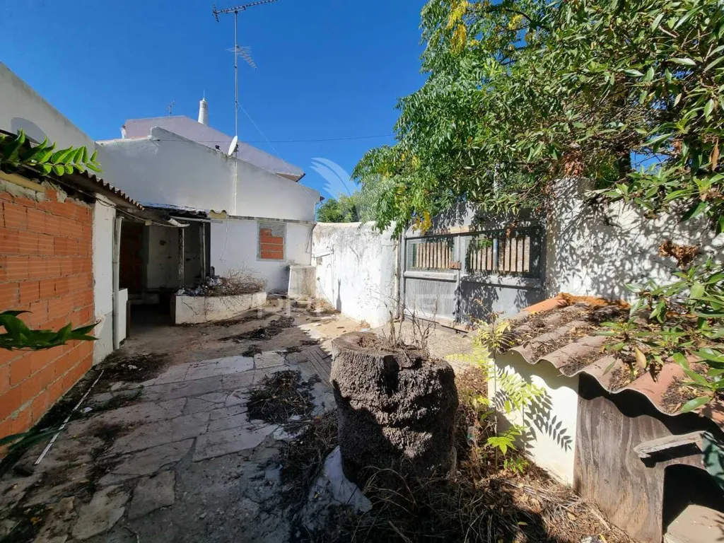 Aed - Buildable Plot with Ruin in Loulé