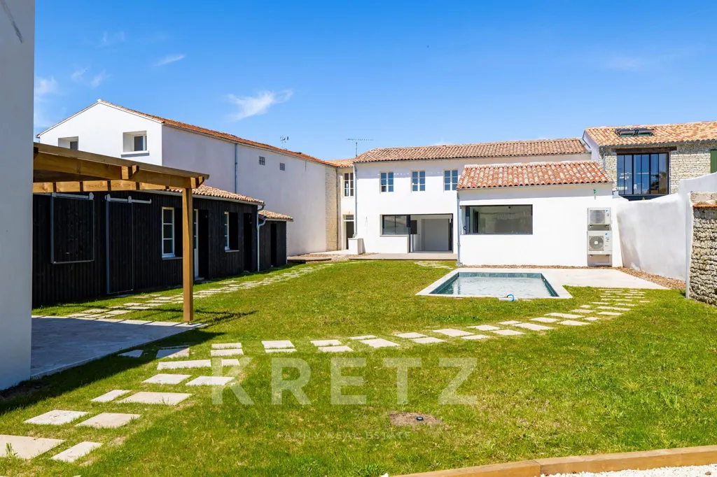 Garden - Renovated House with Pool in La Flotte