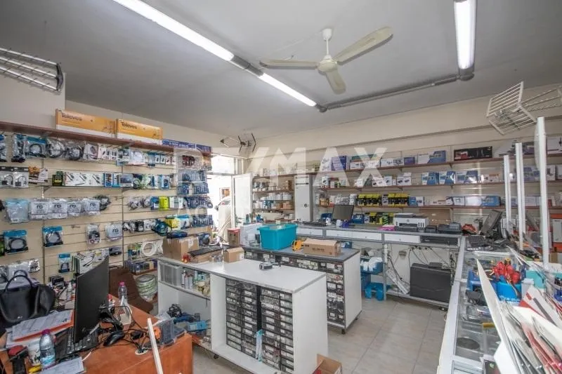 Toad - Commercial Space with Parking in Volos
