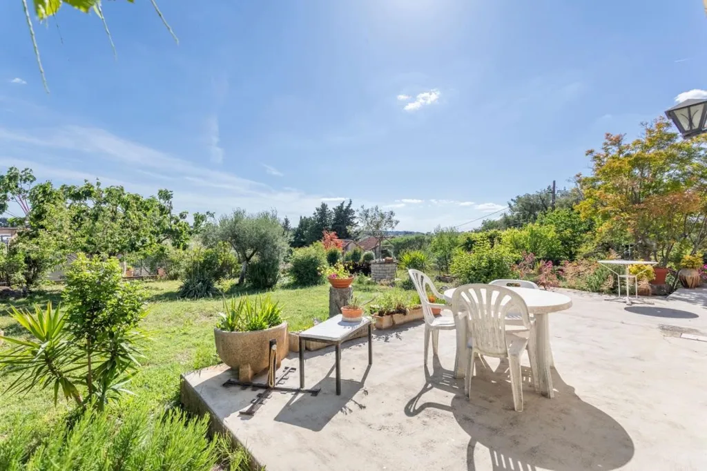 Garden - Spacious Villa with Terraces in Allauch