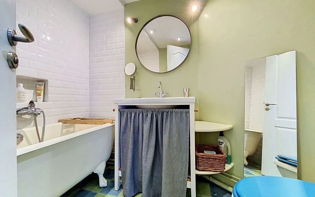 Salles de bain - Maison Meulière avec Bureau à Mandres-les-Roses