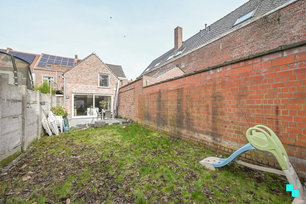 Jardin - Maison Rénovée avec Jardin à Izegem