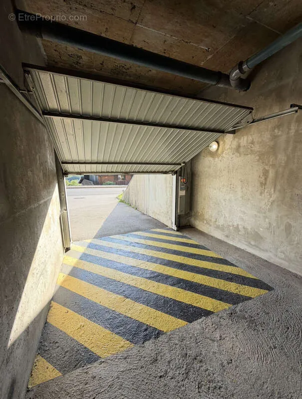 Garage - Appartement Duplex avec Vue Montagnes à Bogève