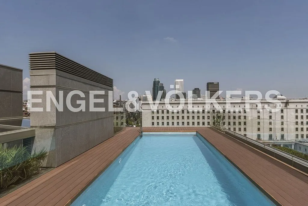 Piscina - 3-Bed Apartment with Pool in Ríos Rosas