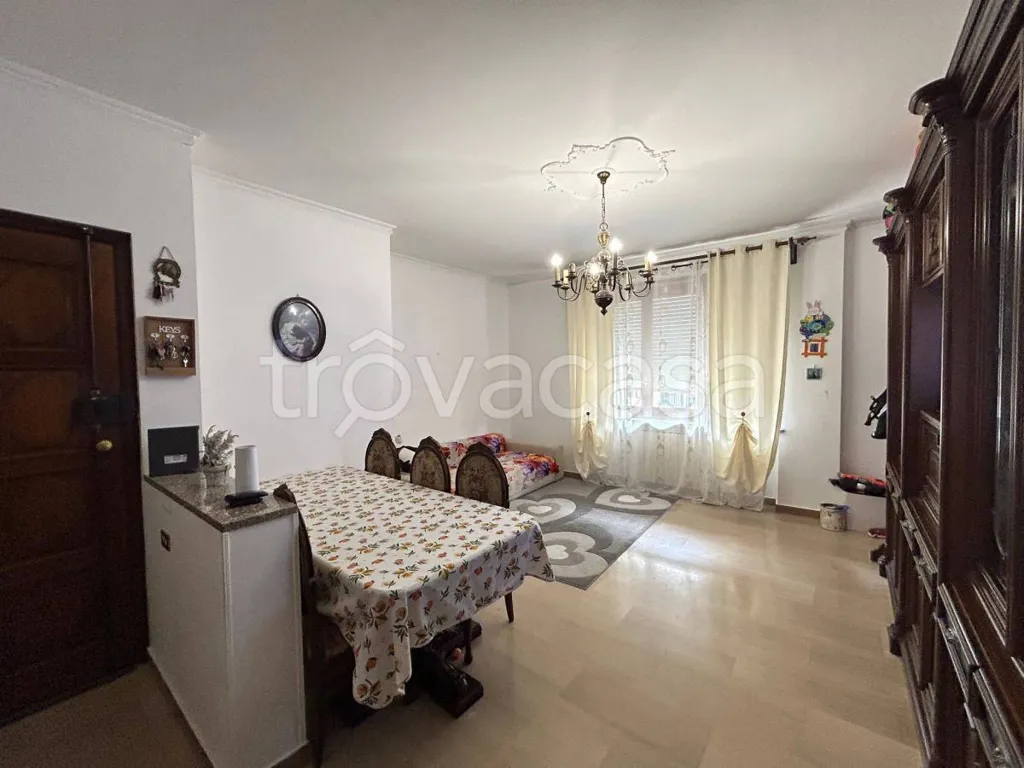 Salle à manger - Spacious Apartment with Balcony in Bra