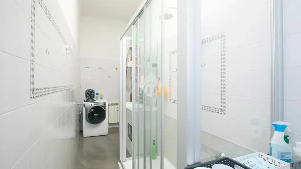 Salles de bain - Rustic-Style Apartment with Central Location in Genoa