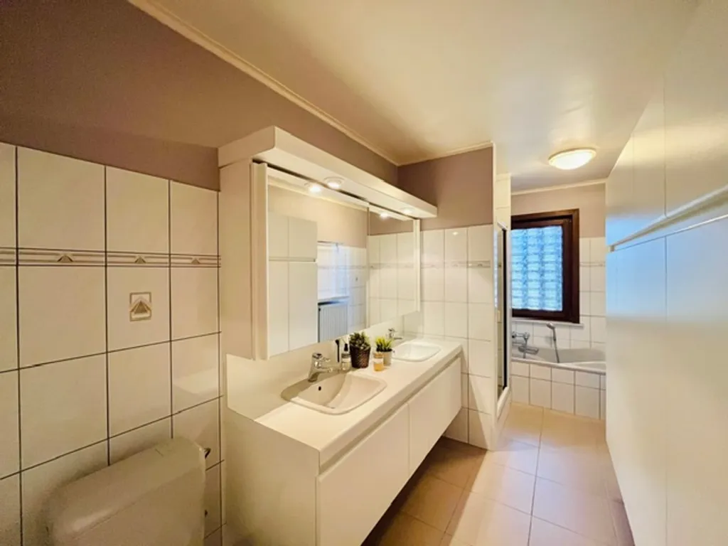 Vannitoad - Spacious House with Garden in Aalter