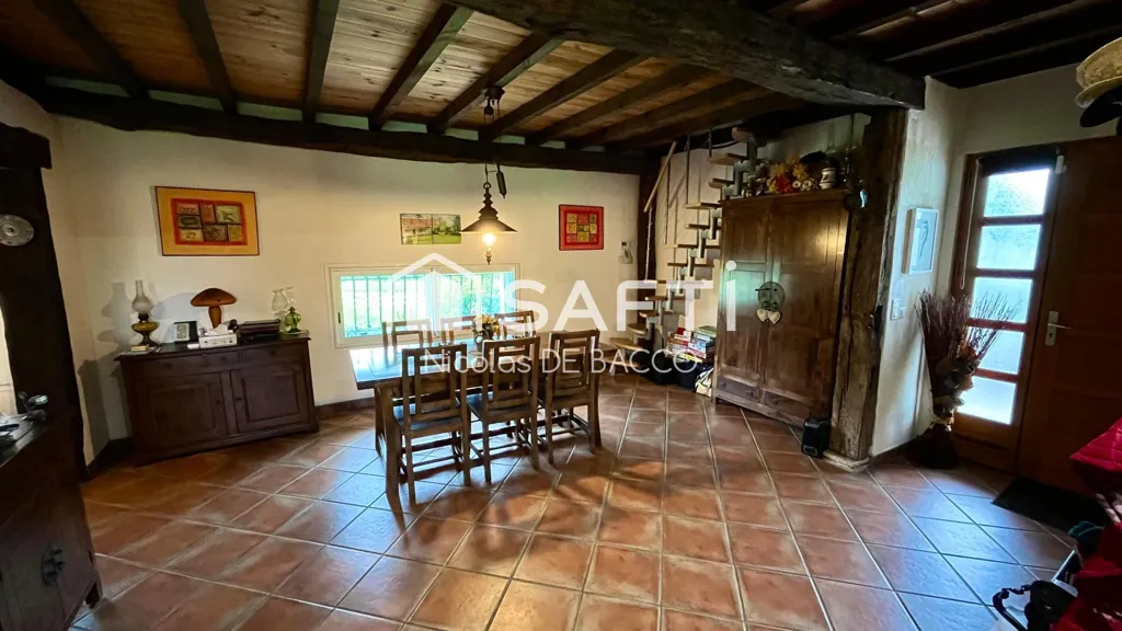 Söögituba - Rustic Stone House with Pool in Damazan