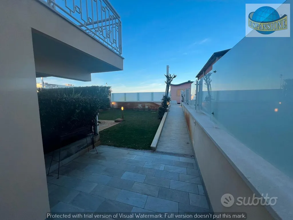 Terrass - Seafront Semi-Detached Villa in Francavilla al Mare