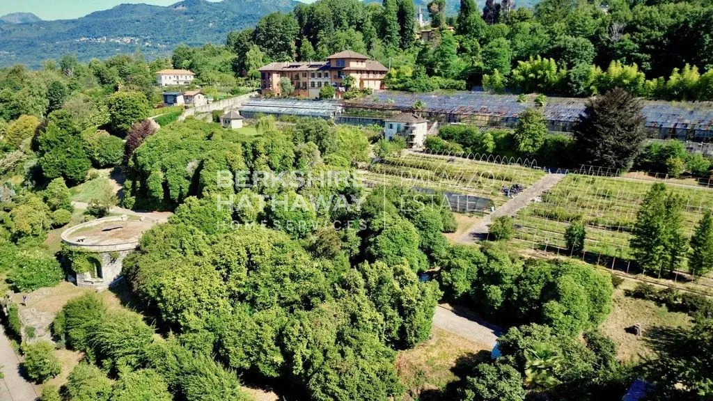 Õhuvaade - Development Land with Lake View in Verbania