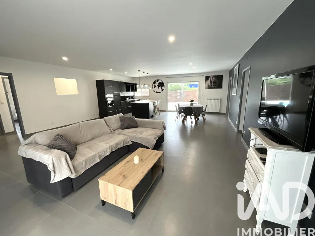 Soggiorno - Four-Bedroom House with Pool in Narbonne