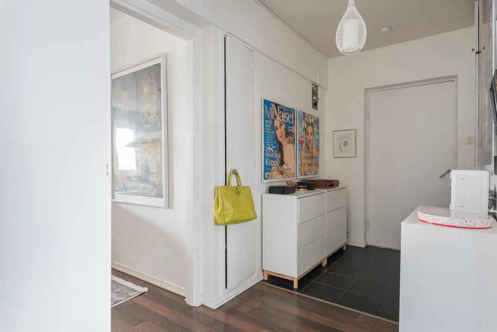 Esik - Sixth-Floor Flat with Balcony in Kaleva