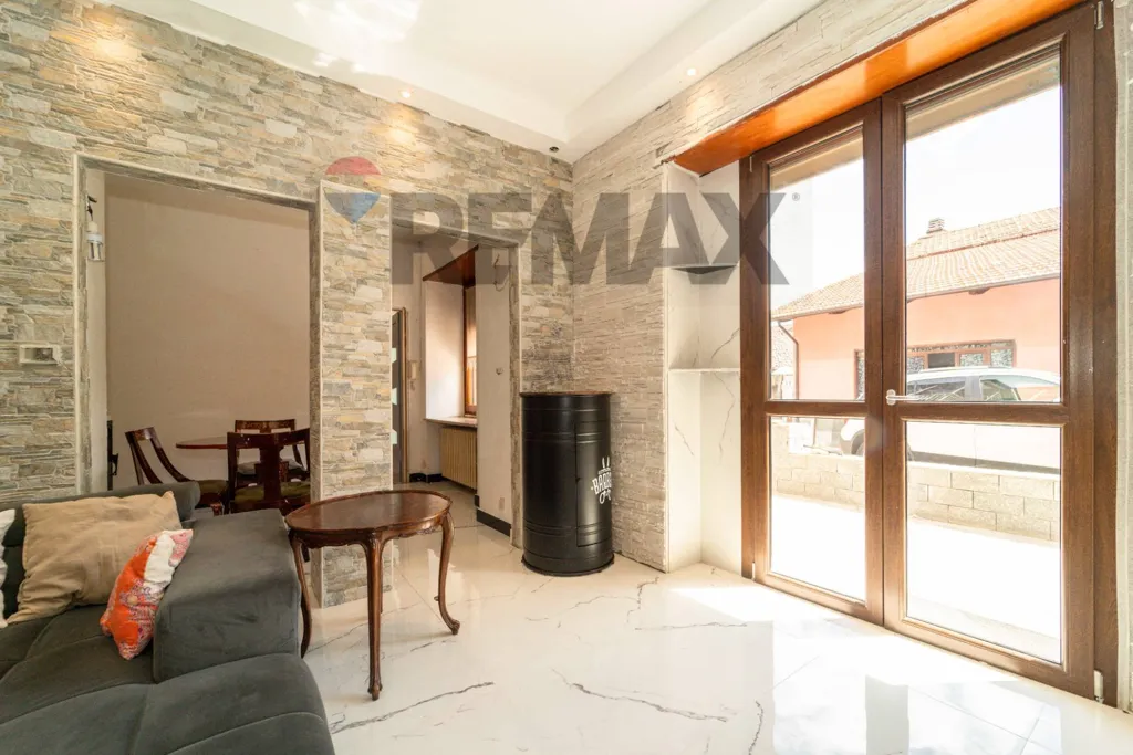 Living Room - Semi-detached House with Terrace in Mazzè