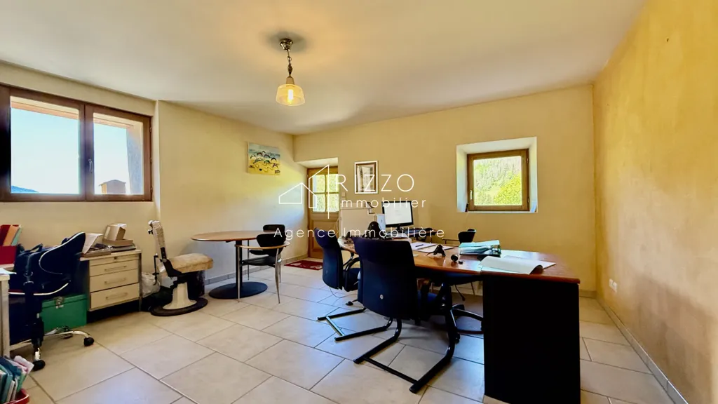 Office - House with Ski Access in Mijoux