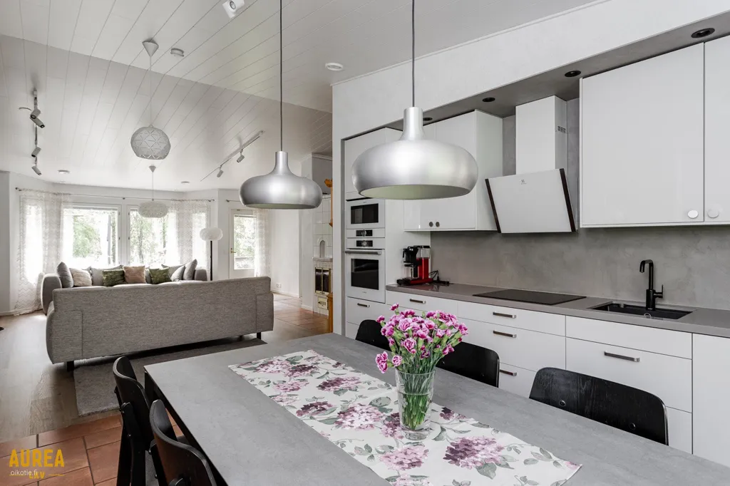 Cucina - Modernised Detached House with Garden in Ii