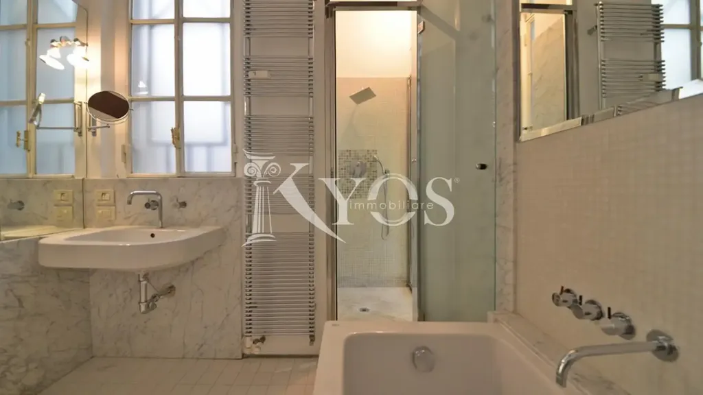 Vannitoad - Historic Triplex with Balcony in Milan