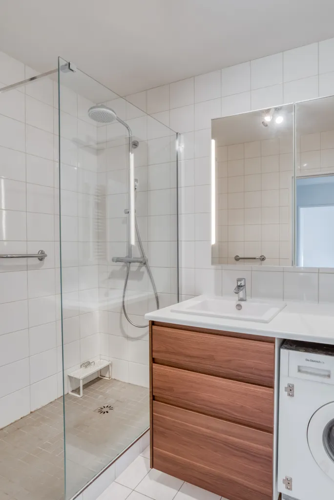Vannitoad - 2-Bedroom with Impressive View in Courbevoie