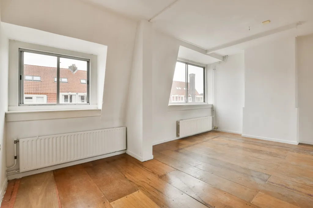 Pièces - Double Upper-Floor Apartment with Balcony in Watergraafsmeer