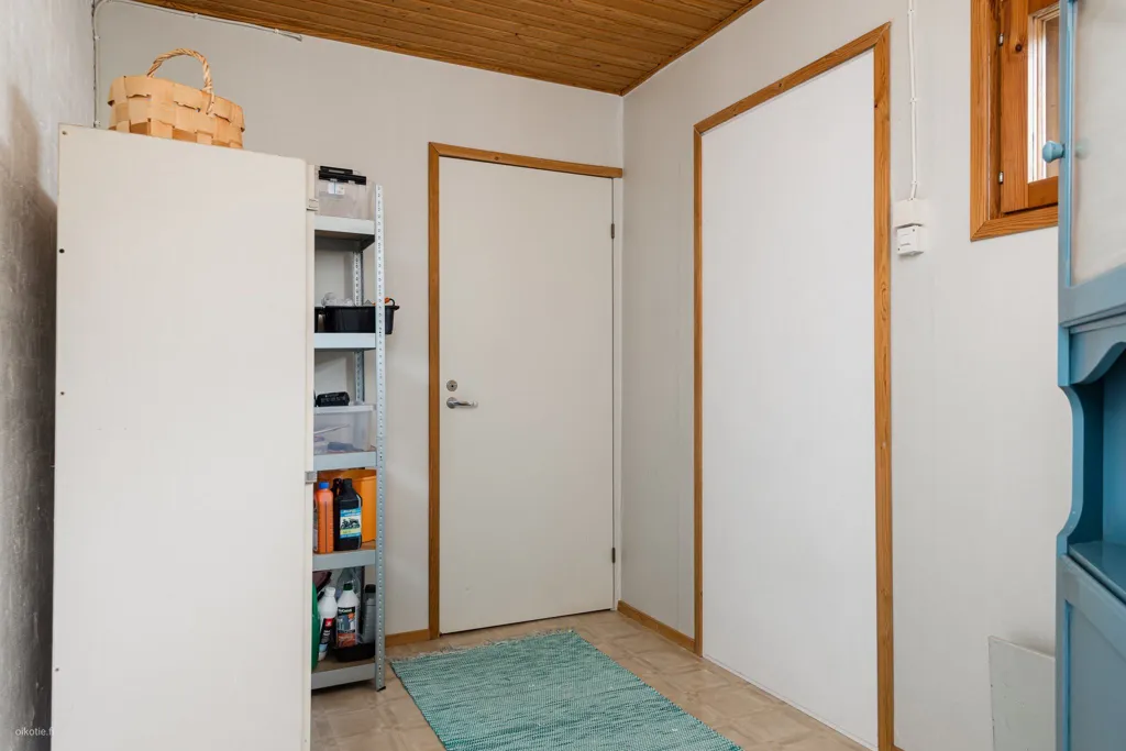 Entrée - 1980s Cottage with River Access in Kellahti, Pori