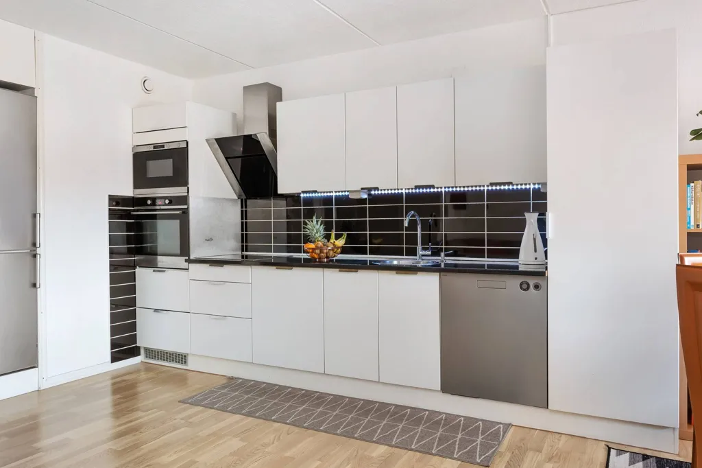 Cuisine - Ground Floor Flat with Balcony in Rosengård, Malmö