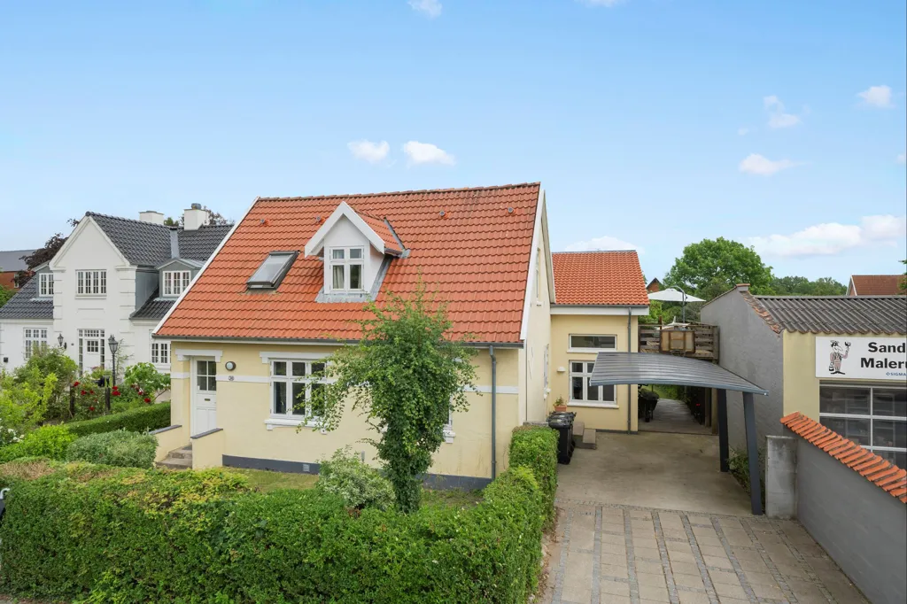 Õhuvaade - Mestervilla with Historical Charm in Næsby