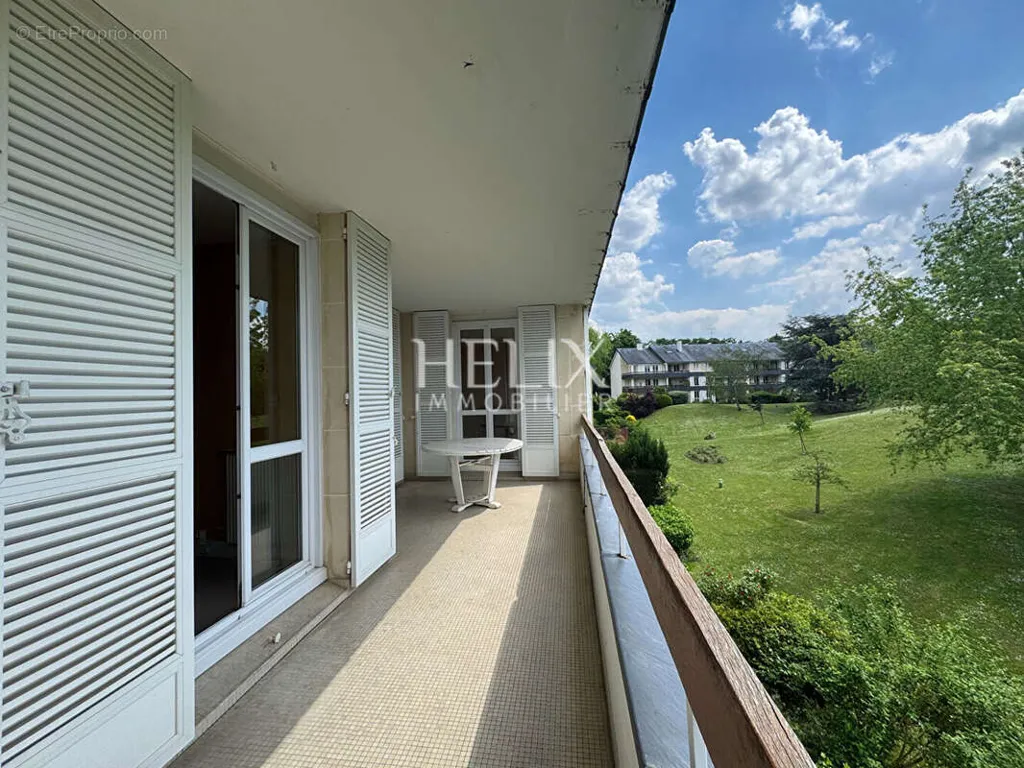 Balcone - Spacious Apartment with Balcony in Louveciennes