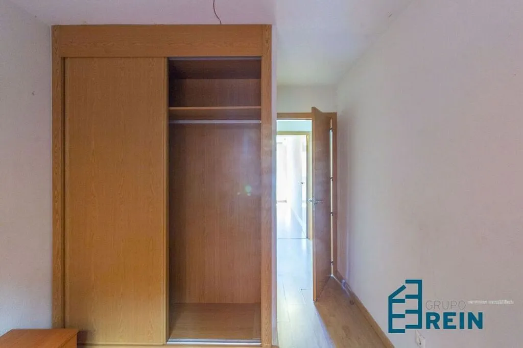 Rooms - 3-Bedroom Apartment with Garage in Recas