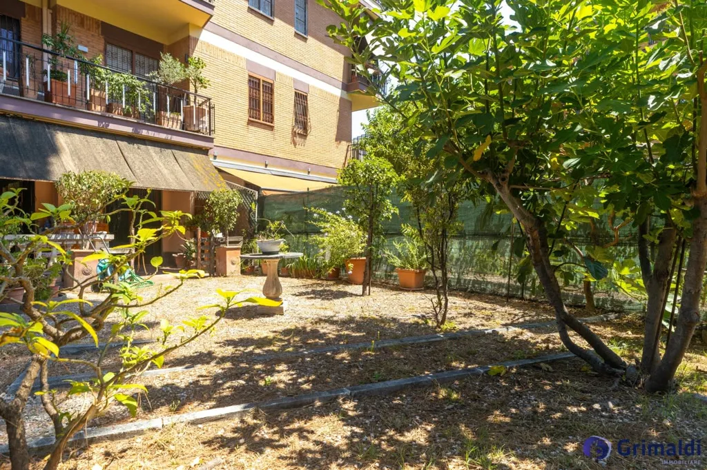 Aed - Three-Bedroom Apartment with Garden in Garbatella, Rome