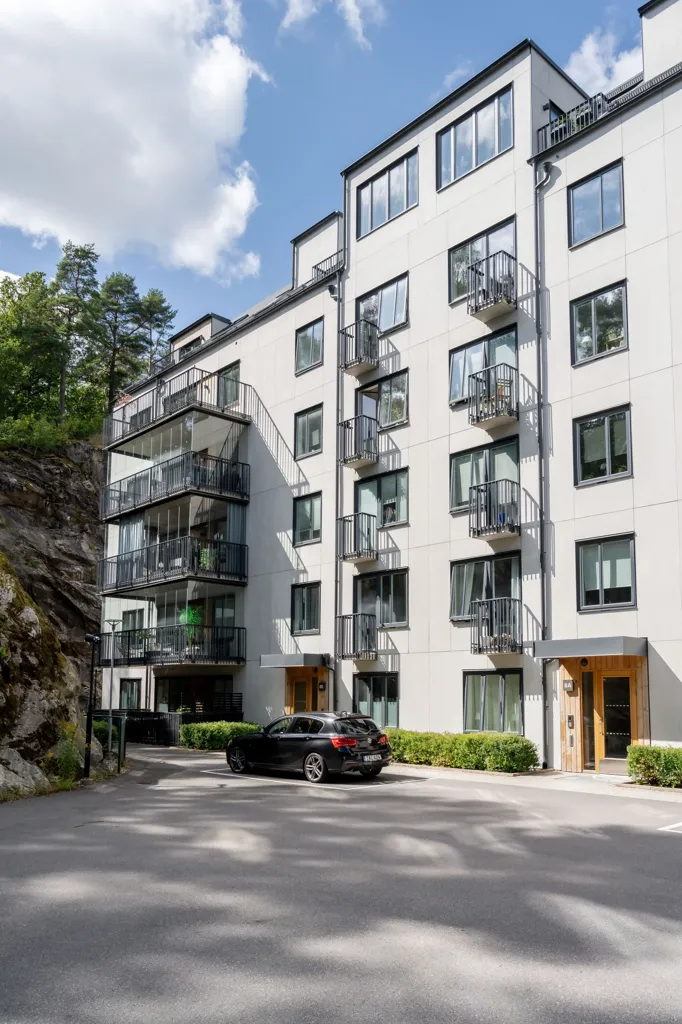 Esterno - Modern 4-Bedroom Flat with Balcony in Backadalsstigen