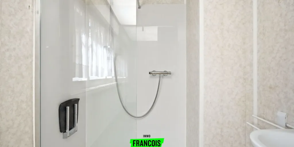Salles de bain - Hoekwoning avec Garage à Nieuwkerke