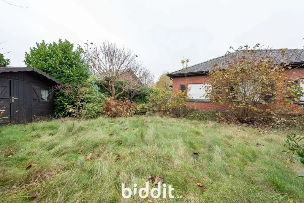 Garden - Residential House with Attic in Quiet Area