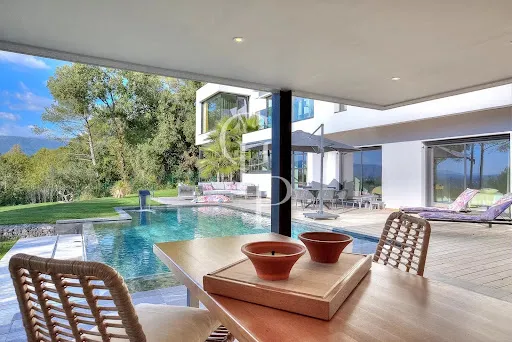 Piscine - Villa de Luxe avec Piscine à Mouans Sartoux