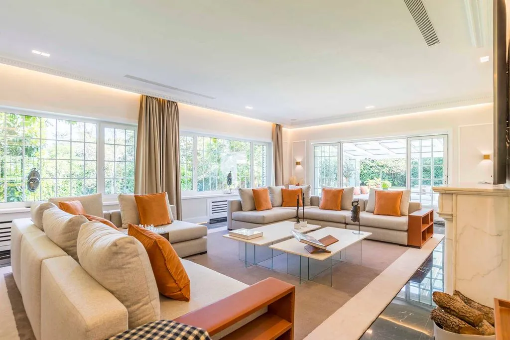 Living Room - Luxury Detached House with Pool in La Florida, Madrid