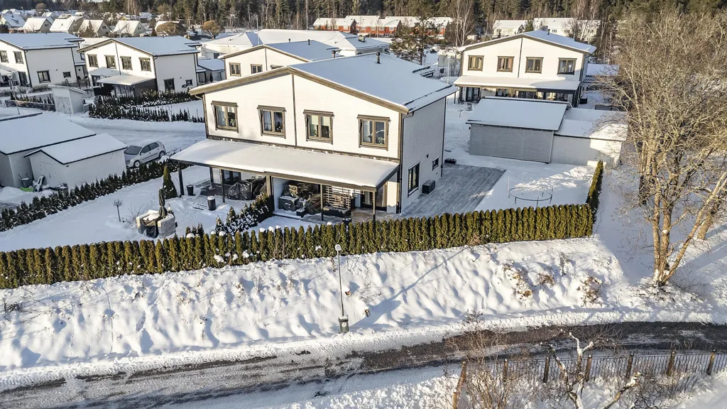 Aerial - Modern Bostadsrätt with Corner Location in Arboga