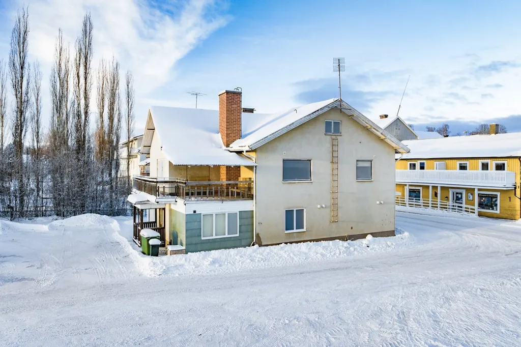 Exterior - Apartment with Shop Potential in Central Junsele