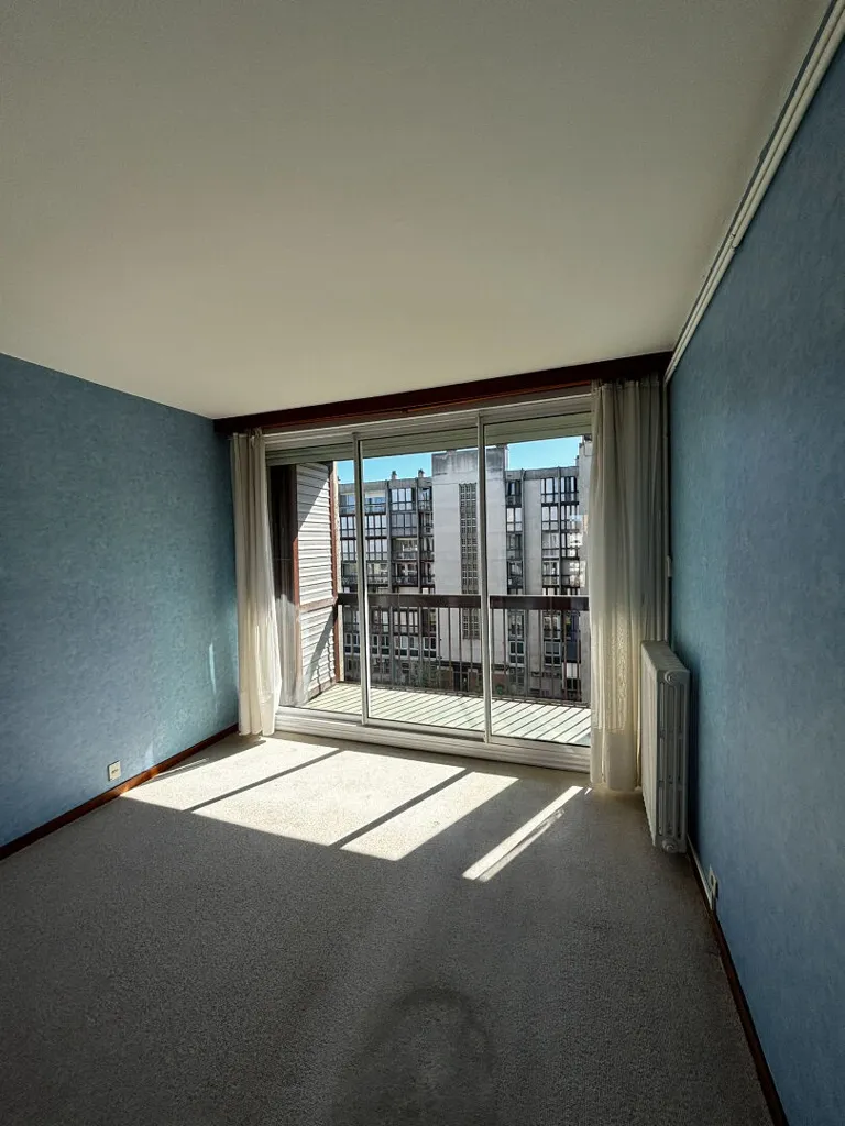 Living Room - City Centre 3-Bed Flat with Parking in Montauban
