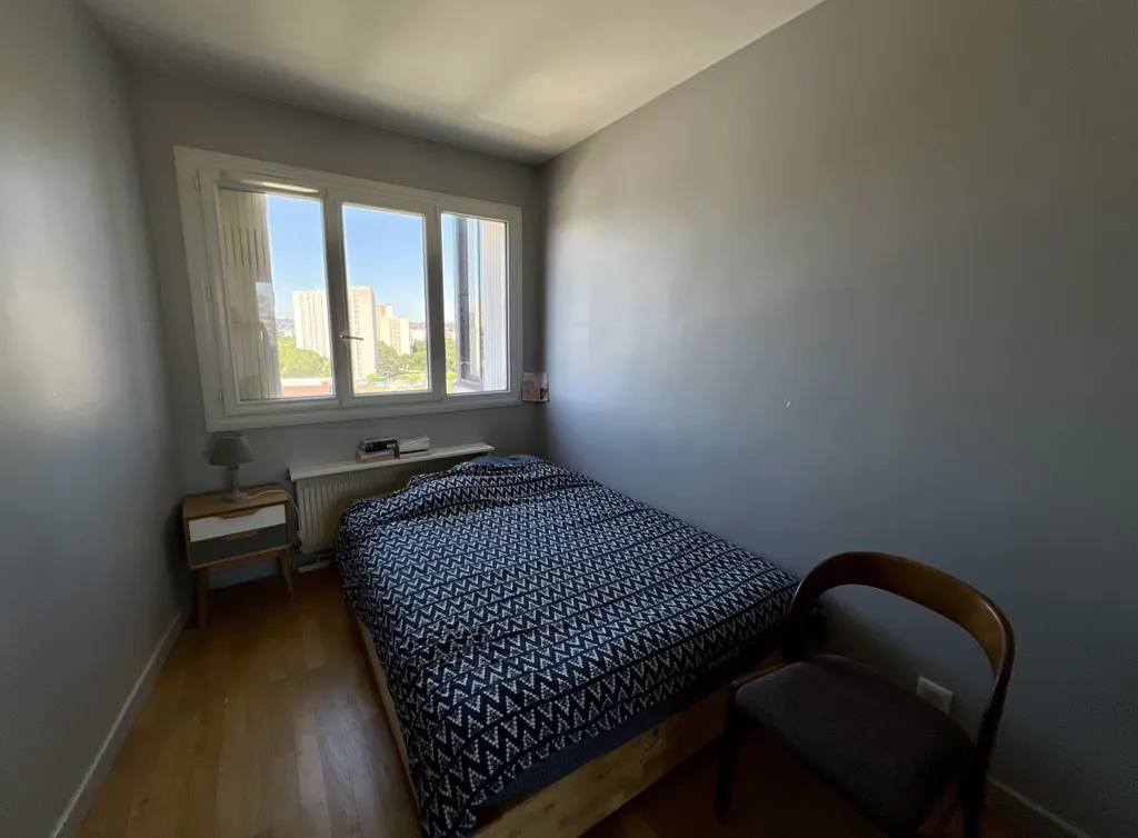 Chambres - Appartement T4 avec Parking à Villeurbanne