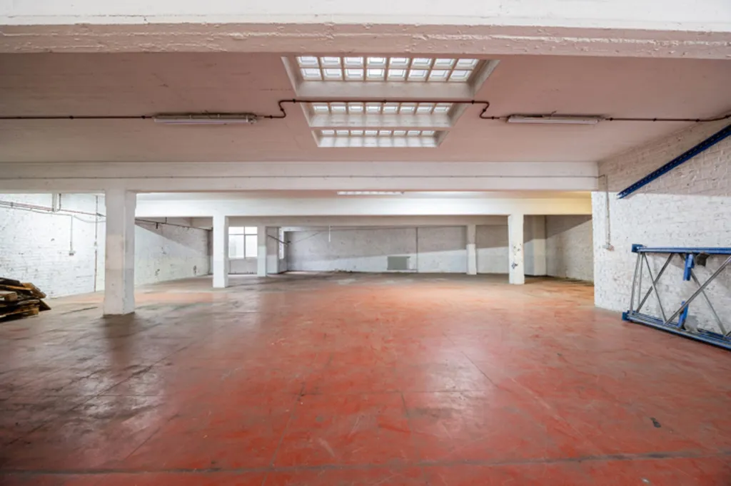 Garage - Building with 6 Apartments in Anderlecht