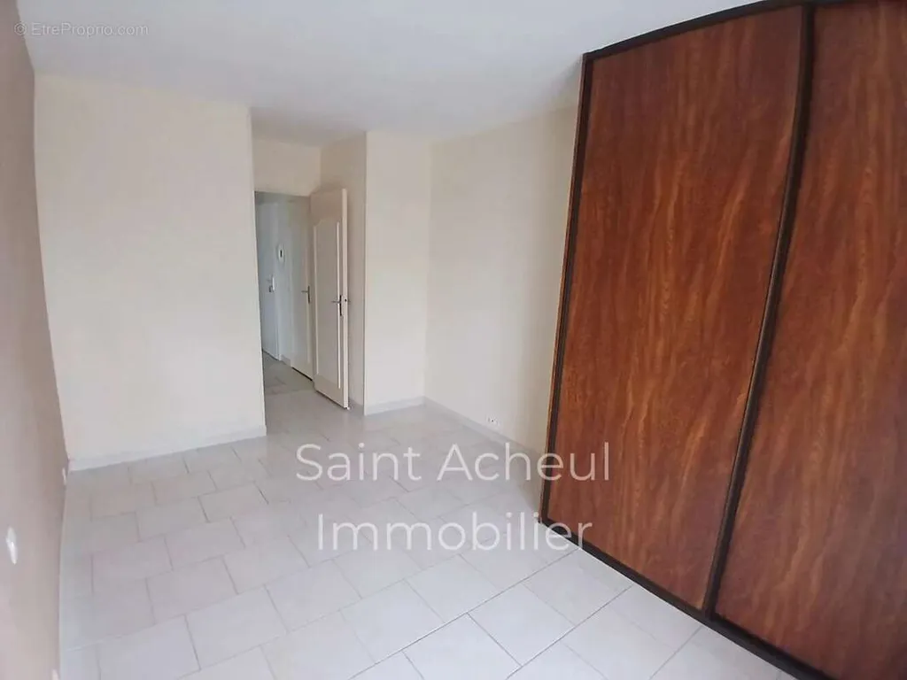 Chambres - Appartement Lumineux avec Cave au Quartier Quebec