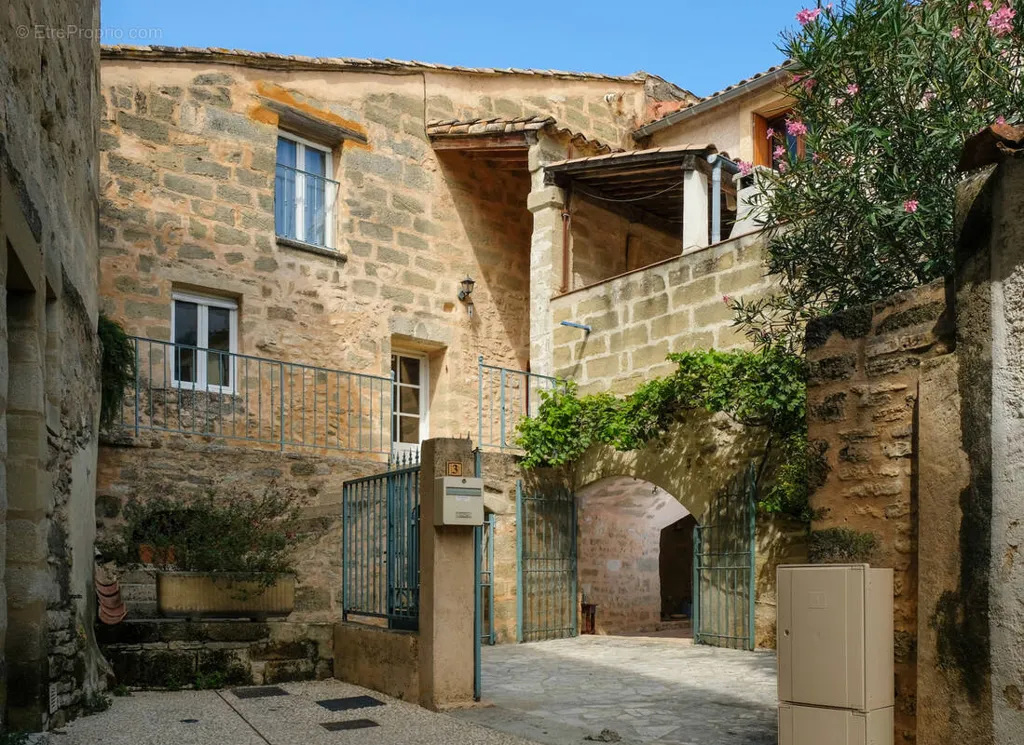 Aed - Charming Ensemble with Village Views near Uzès