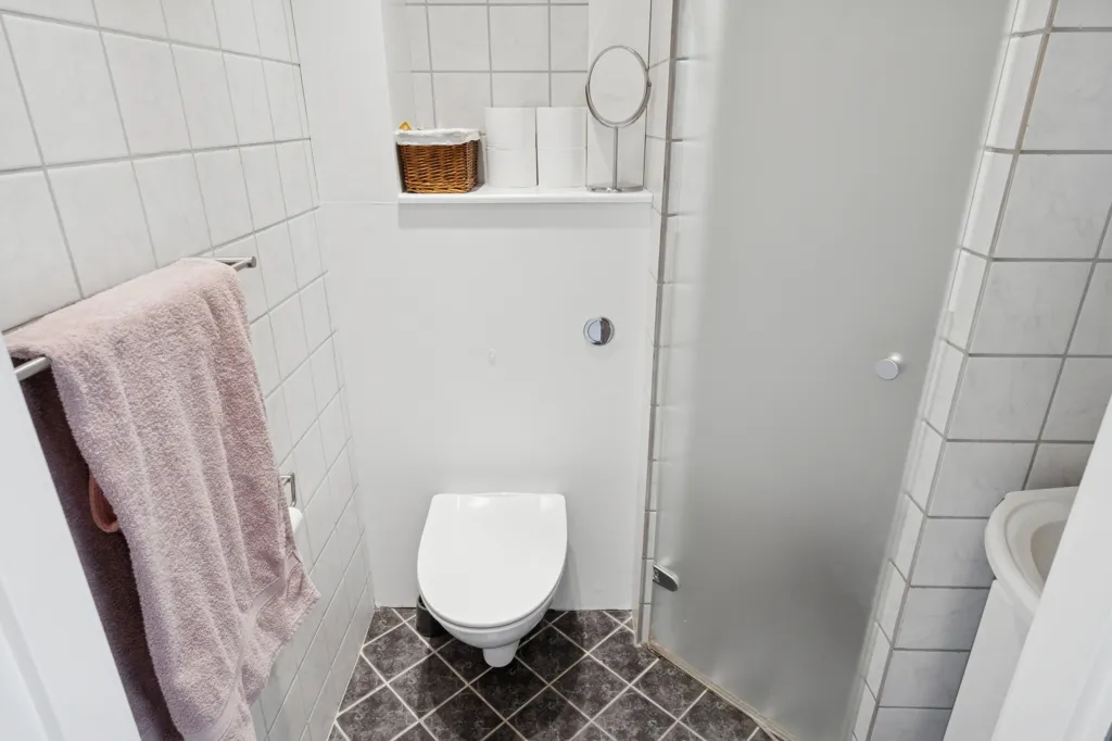 Salles de bain - Apartment with South-Facing Garden in Birkerød
