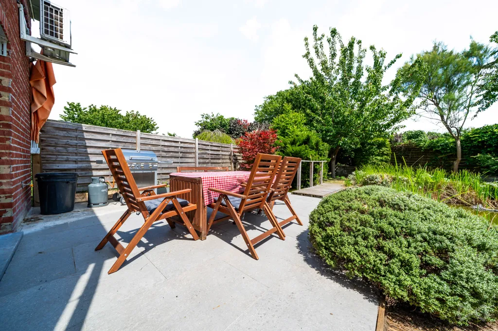 Terrass - Three-Storey House with Terrace in Bray