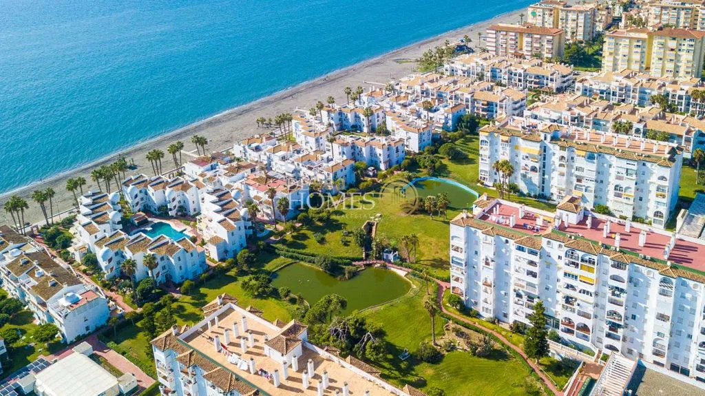 Õhuvaade - Beachfront Flat with Direct Beach Access in Torrox